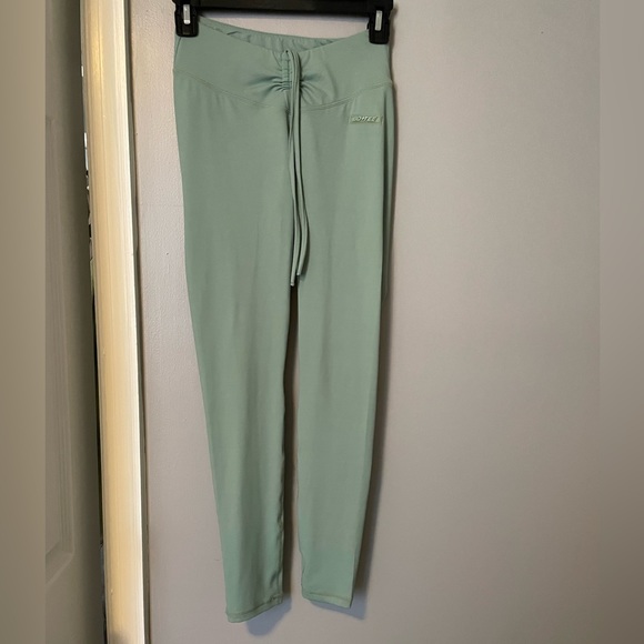 NWOT Bo + Tee Slinky Workout Set in Green - Picture 6 of 7